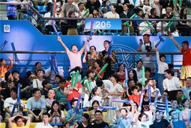 吉报记者带您体验 “脚踢的排球”——藤球(图2)