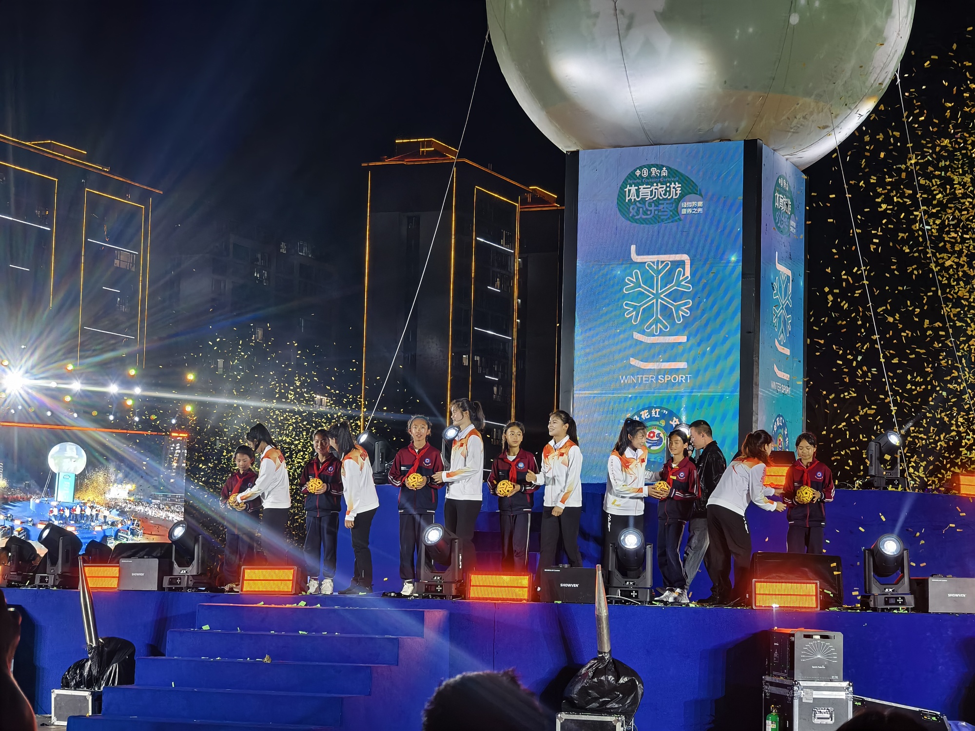 文体旅融合盛宴点亮涟江之夜 2025中国-东盟藤球邀请赛开幕(图2)