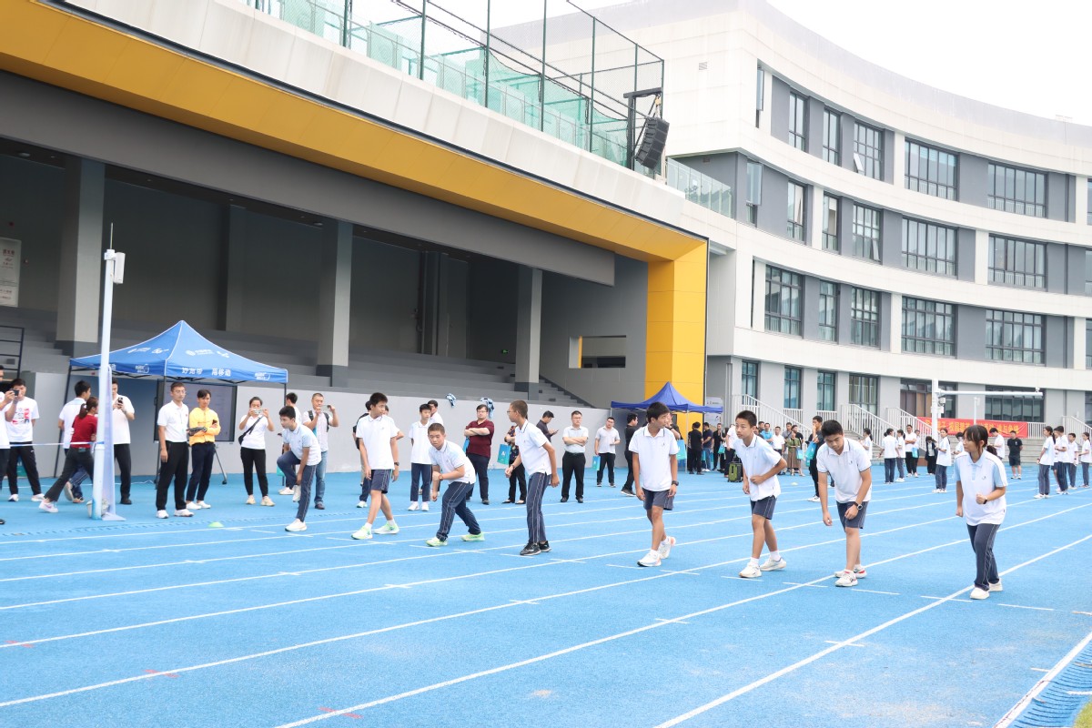 AI助教 人机协作东莞松山湖未来学校的智慧体育课这样上(图1)