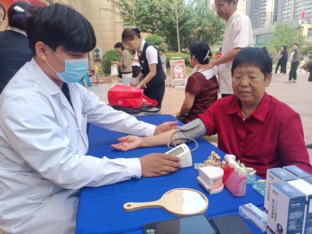 “红色集市”暖心开市践行烛光行动传递温情(图3)