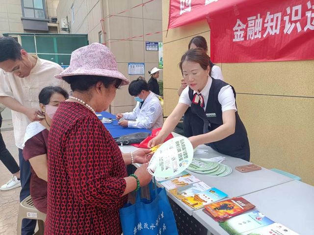 “红色集市”暖心开市践行烛光行动传递温情(图2)