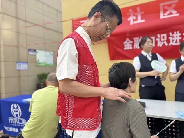 “红色集市”暖心开市践行烛光行动传递温情(图1)