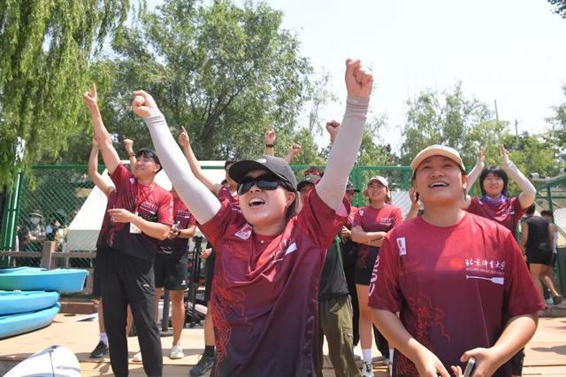 门城湖赛龙舟！2025年首都高校龙舟挑战赛开赛(图2)