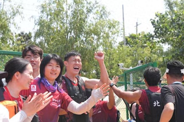 门城湖赛龙舟！2025年首都高校龙舟挑战赛开赛(图1)