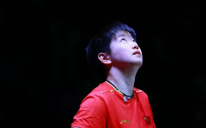 孙颖莎被球迷谩骂王励勤静观谁注意三人组反应两人落泪(图1)