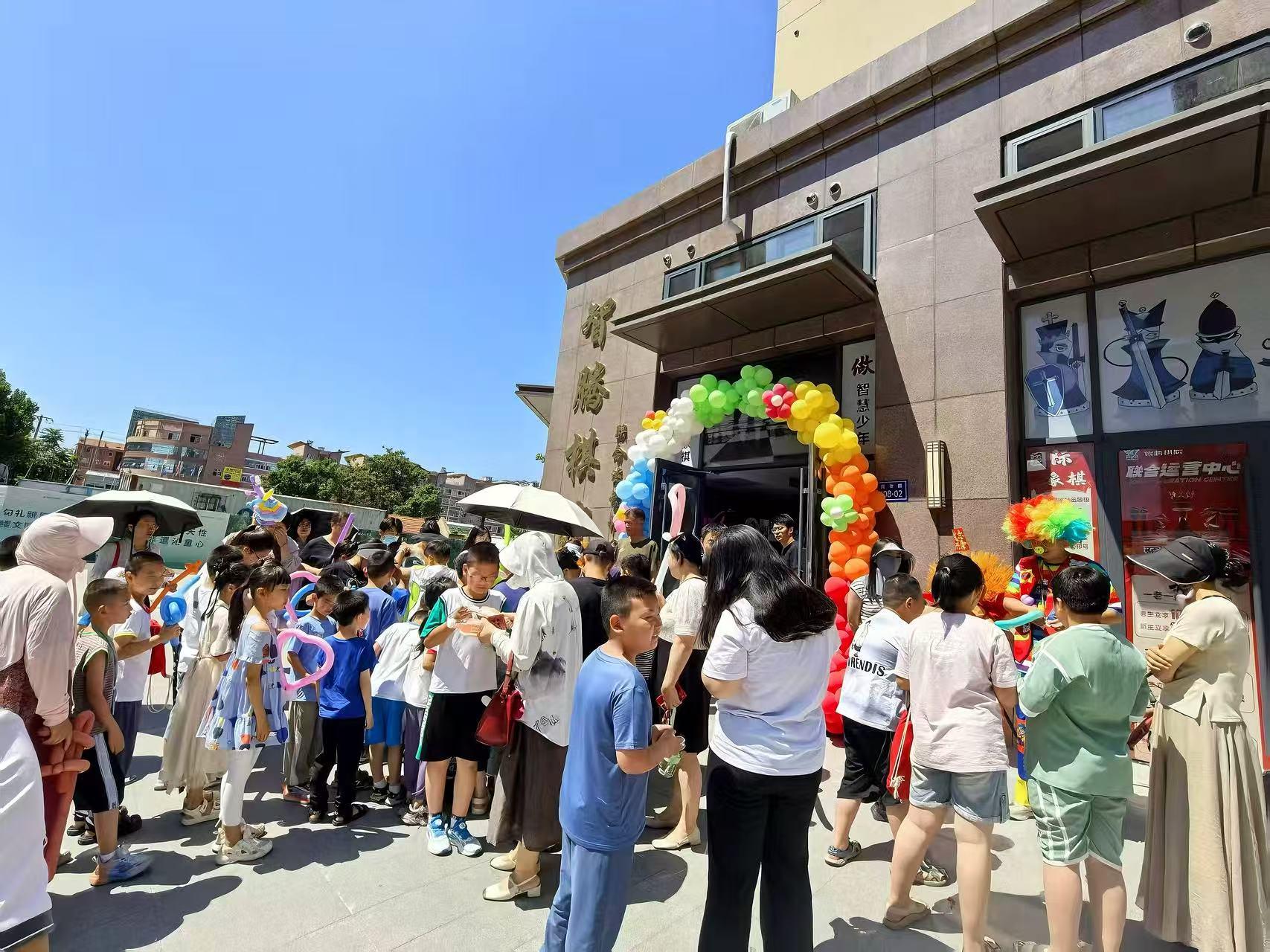 烟台联通“智慧棋院”打造暑期国际象棋新玩法(图1)