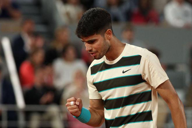 体坛联播｜中国女排今日对阵比利时国足抵达雅加达后首训(图2)