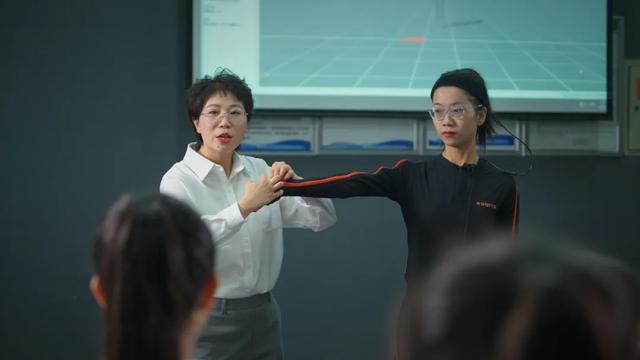 笃行青春路 奋发筑脊梁丨成都市开学第一课开讲啦(图14)