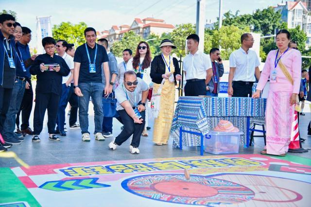 六国外交官齐聚云南德宏 绘就区域友好新图景(图2)