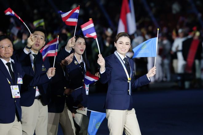 47岁苏提达又美又飒！出席东南亚运动会开幕式能文能武艳压欧拉弄(图4)