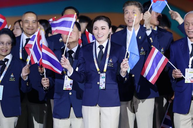 47岁苏提达又美又飒！出席东南亚运动会开幕式能文能武艳压欧拉弄(图1)