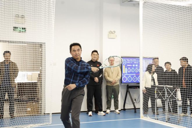 科技赋能体育深外龙华高中部AI网球运动馆正式启用(图2)