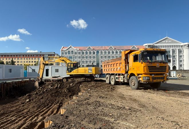 牙克石市第一中学新建教学楼及旧楼维修改造工程全力推进(图3)