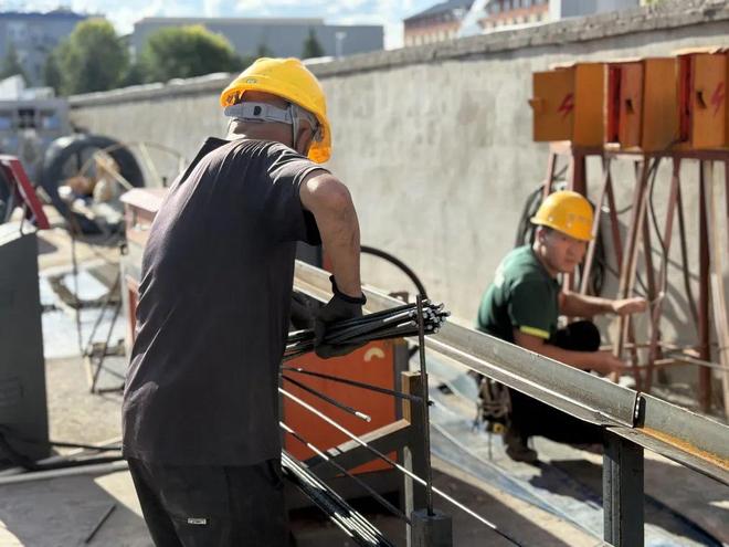 牙克石市第一中学新建教学楼及旧楼维修改造工程全力推进(图5)