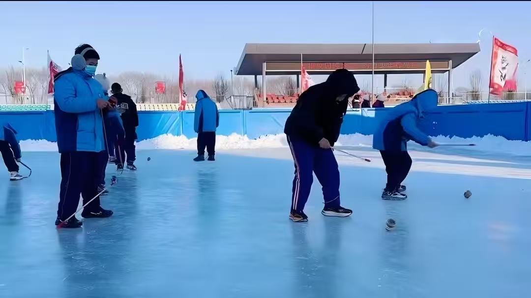 宁江区伯都讷小学：冰雪运动蓬勃开展 校园“冷资源”变身育人“热课堂”(图2)