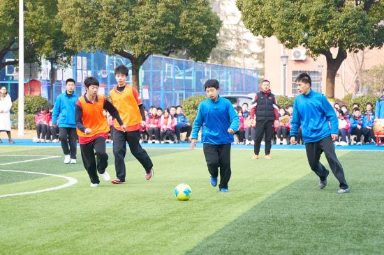 大课间“走长征路”！普陀这所中学让2小时运动时光“燃动”又有料(图4)