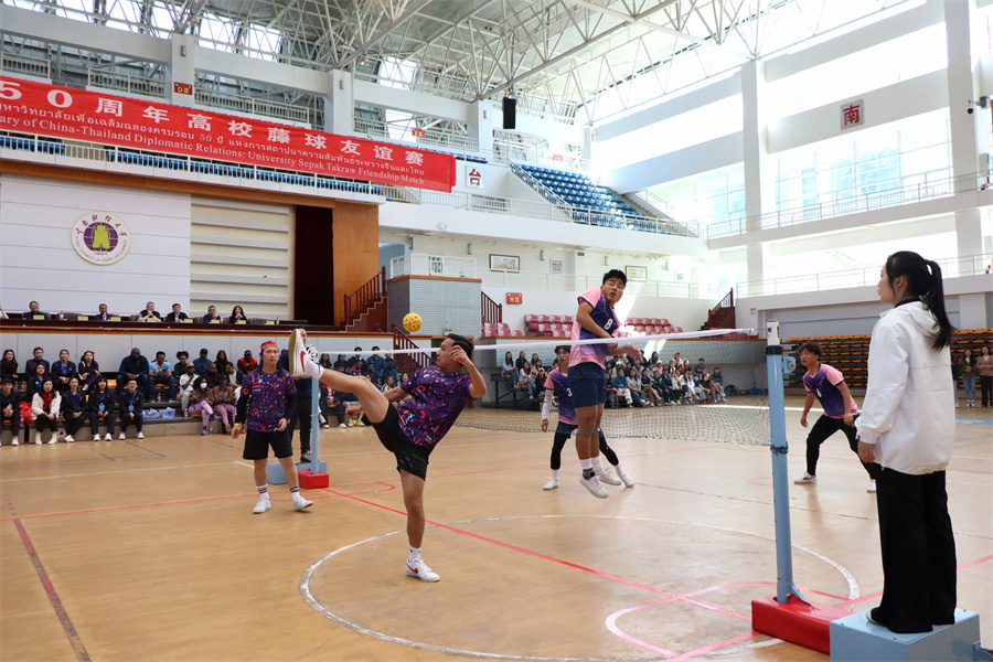 多元文化供给点燃芒市春节(图1)