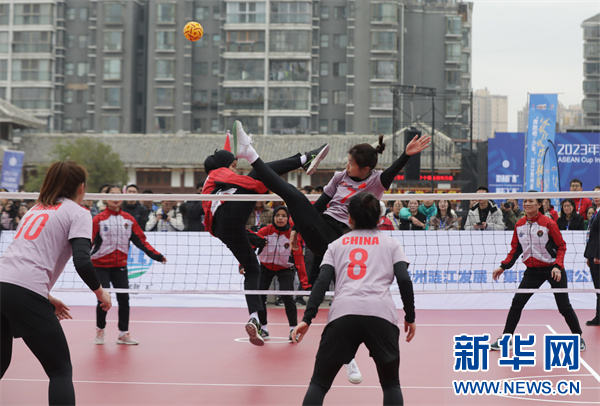 泰国人的特殊运动当地人称它为藤球场上最多可以上六个人！(图1)